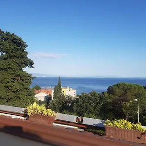 apartments-stella-opatija.primorje-gorskikotar.com/